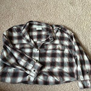 Abercrombie & Fitch Cropped burgundy plaid shirt